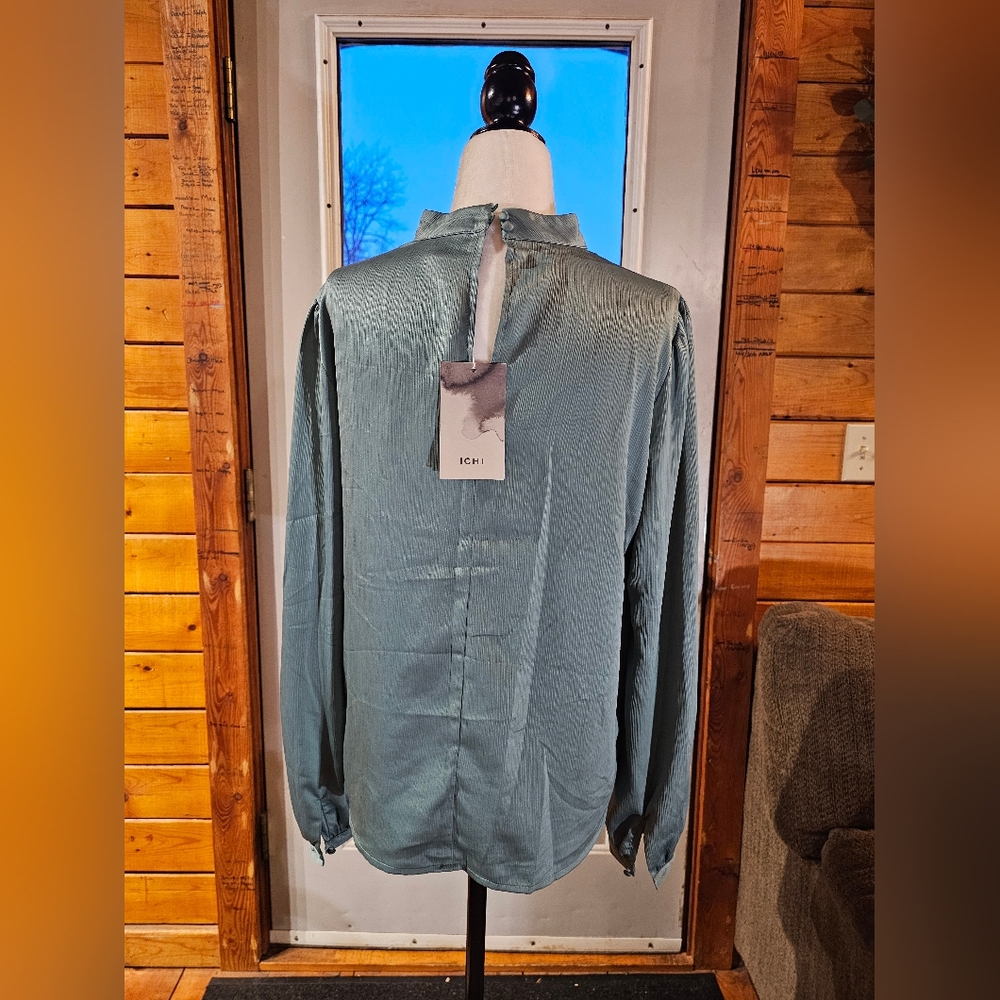 Silky Ribbed Modest Blouse - Picture 3 of 4